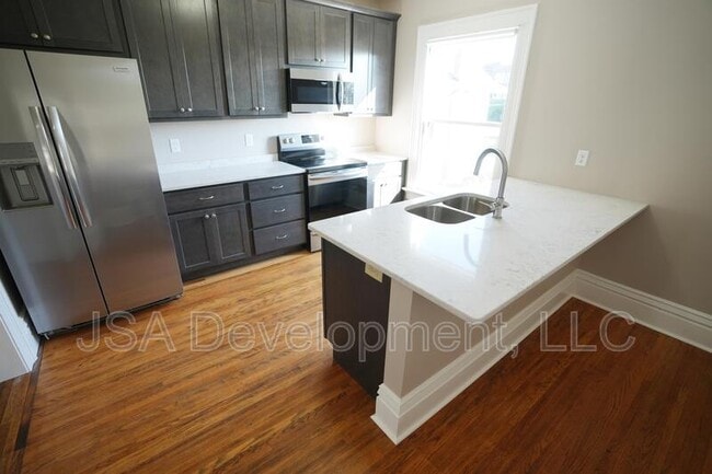 Building Photo - 519 E 3rd St