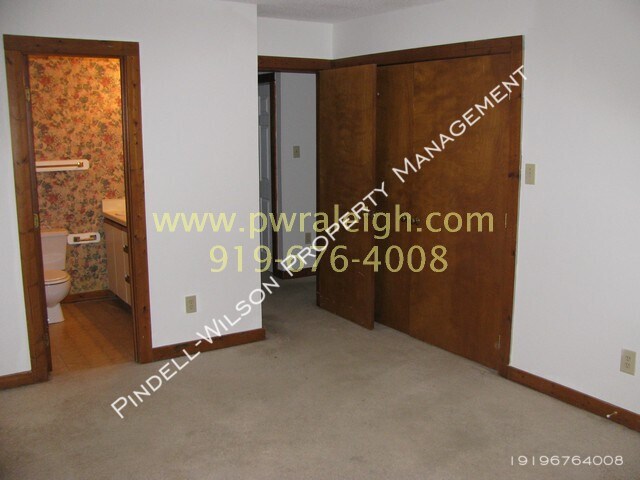 Building Photo - Top of the Pines Spacious Townhome