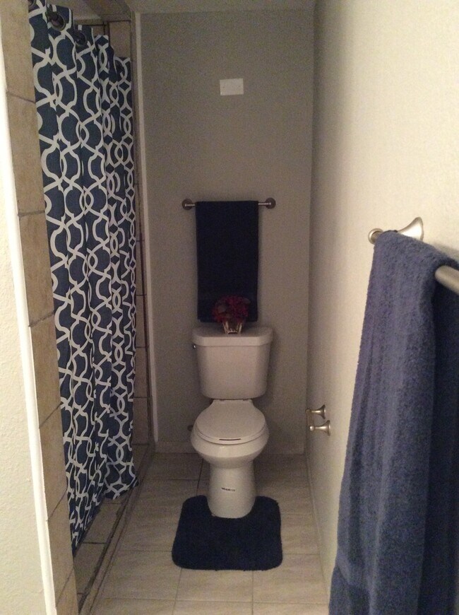 Building Photo - PRE-LEASING FOR AUGUST! 3 Bed/2 Bath Home Near TTU, LCU, and Medical District