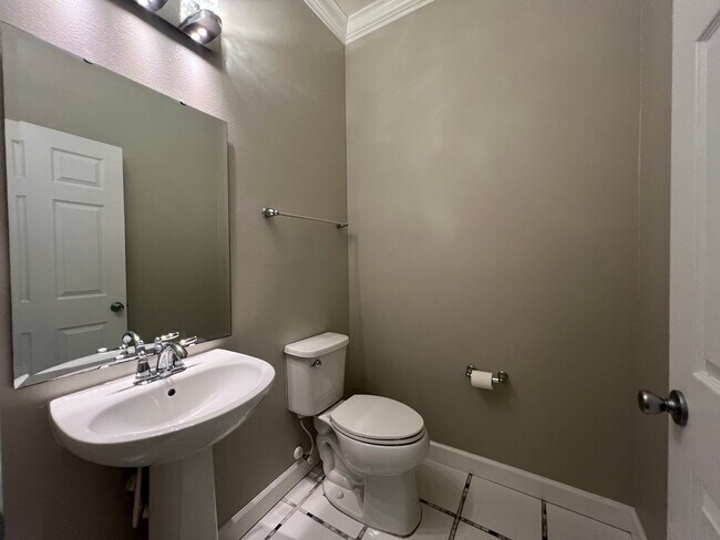 Building Photo - BEAUTIFUL 3-bedroom, 3-bathroom home in Gr...