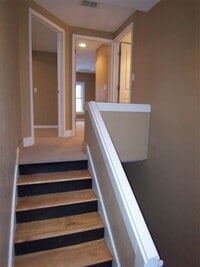 Building Photo - Charming House on Bay Shore Drive Close to the Lake! SHORT TERM LEASING! Available Now!