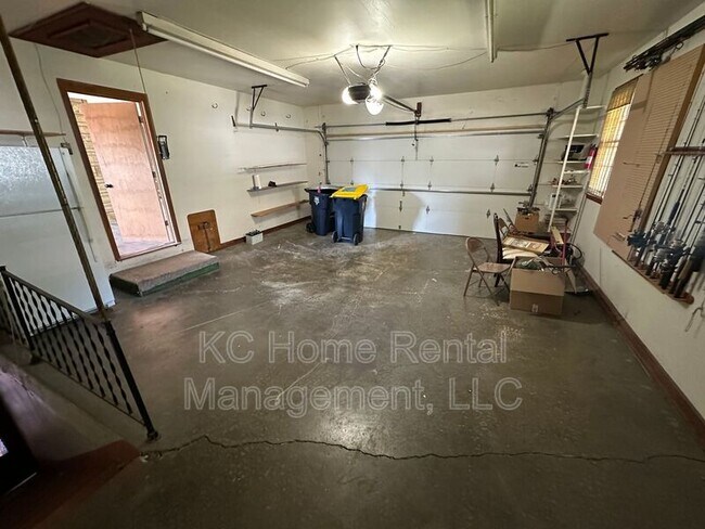 Building Photo - 4901 N Flora Ave