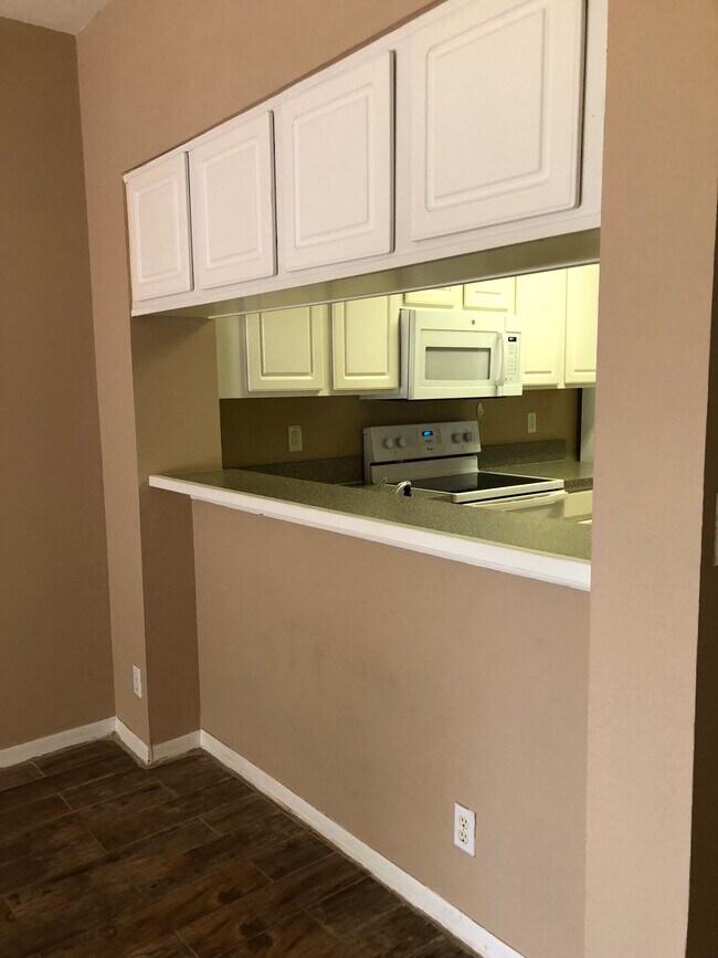 Building Photo - 10037 Poppy Hill Dr