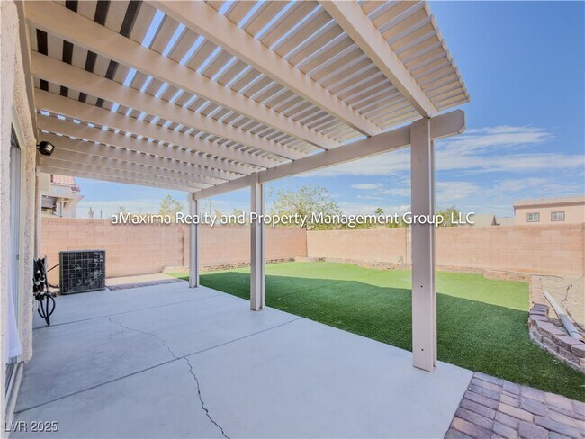 Building Photo - 3824 Hollycroft Dr