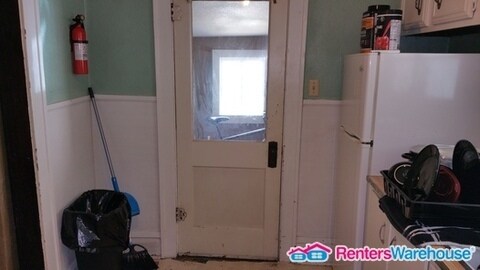 Building Photo - 407 N Elm Ave