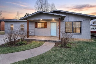 Building Photo - 2416 Queensbury Rd