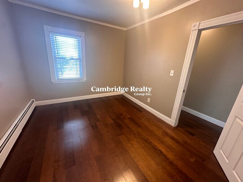 Building Photo - 20 Linden St