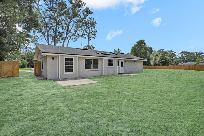 Building Photo - Renovated 3 bedroom/ 2 bathroom home in Mandarin