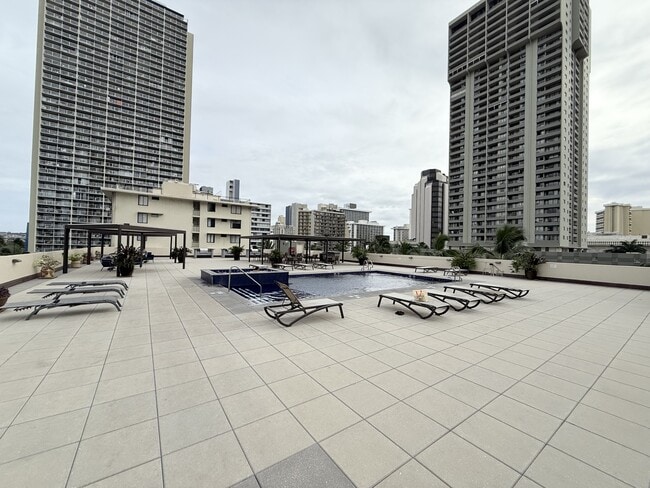 Building Photo - 2211 Ala Wai Blvd