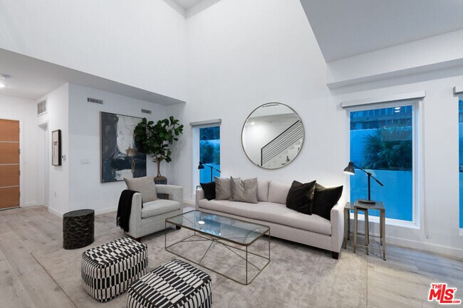 Building Photo - 846 N Alta Vista Blvd