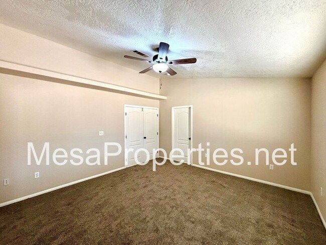 Building Photo - 15601 Sultana St