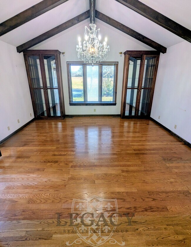 Building Photo - 3042 Old Murfreesboro Rd