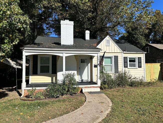 Primary Photo - Cozy 2 Bedroom Home in Oakhurst!