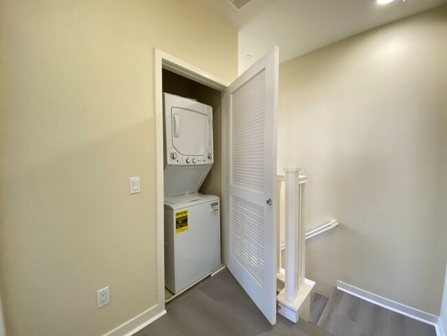 Building Photo - 3bedroom 3 bath home in the Solaire Commun...