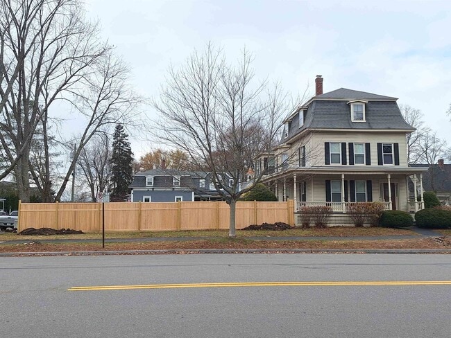 Building Photo - 1934 Elm St