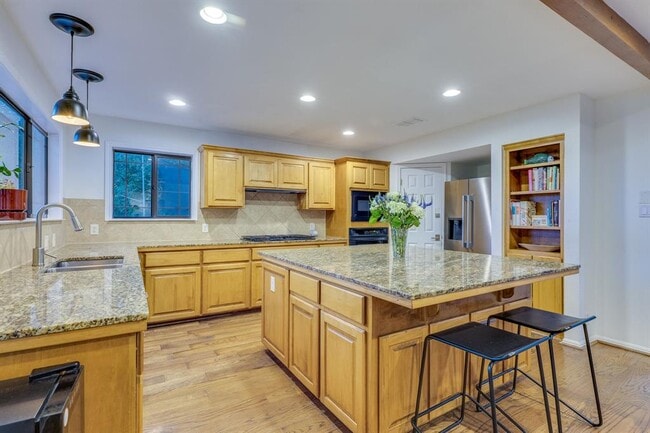 Building Photo - 1105 Constant Springs Dr