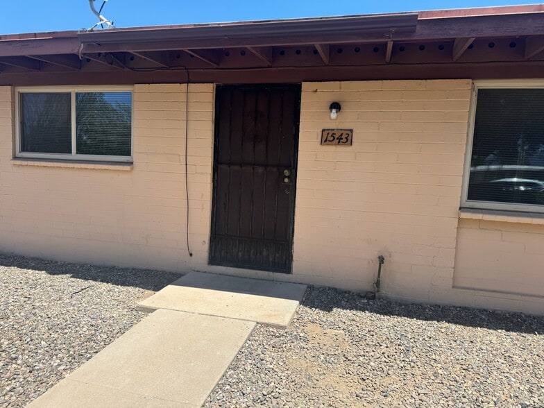 Primary Photo - 1543 W Roger Rd