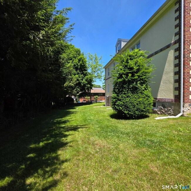 Building Photo - 24 Martone St