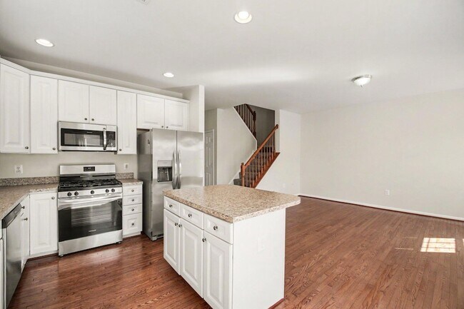 Building Photo - 1114 Ellis Ave