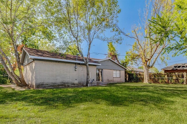 Building Photo - 3918 Dalmatian Dr