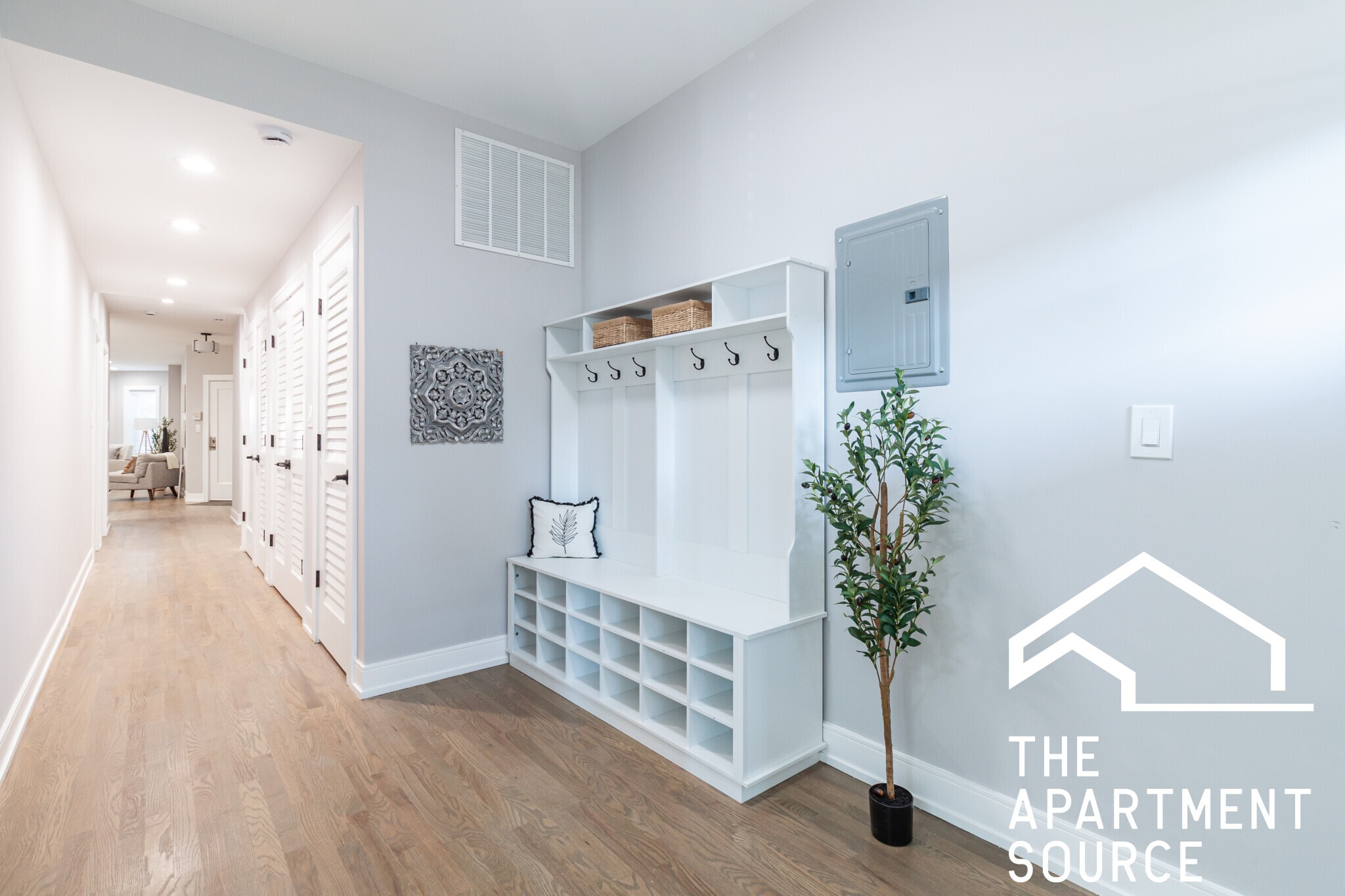 Building Photo - 2641 W Carmen Ave