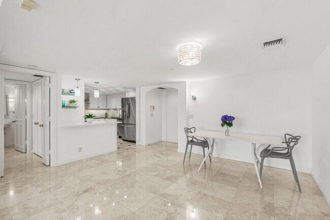 Building Photo - 4201 N Ocean Blvd