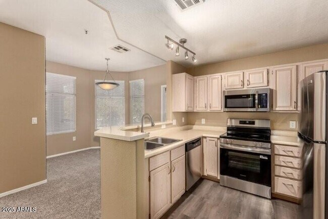 Building Photo - 11375 E Sahuaro Dr
