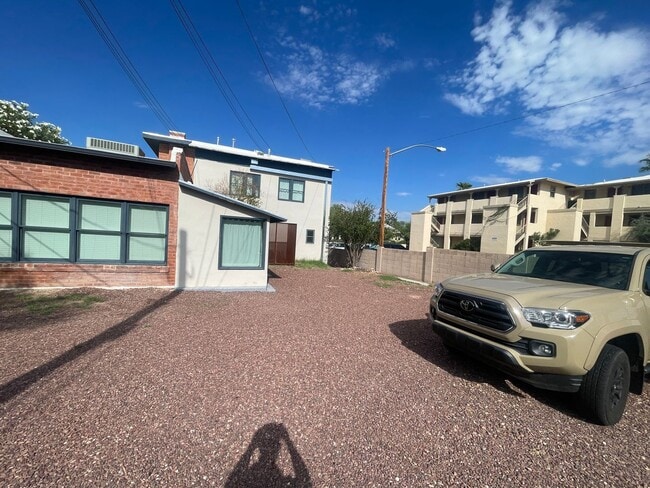 Building Photo - 709 N Arizona Ave