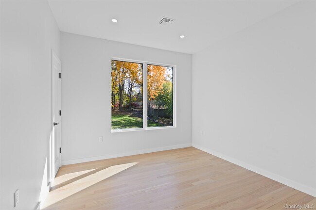 Building Photo - 613 Union Rd