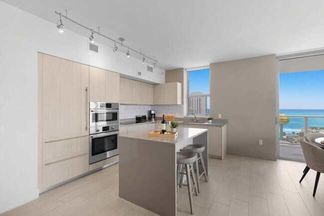 Building Photo - 4010 S Ocean Dr