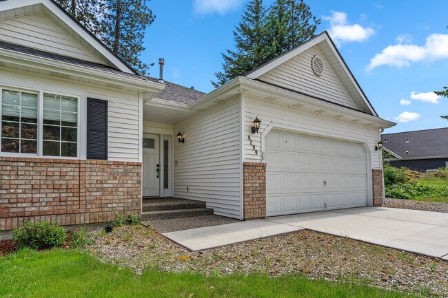 Building Photo - 8290 N Uplands Dr