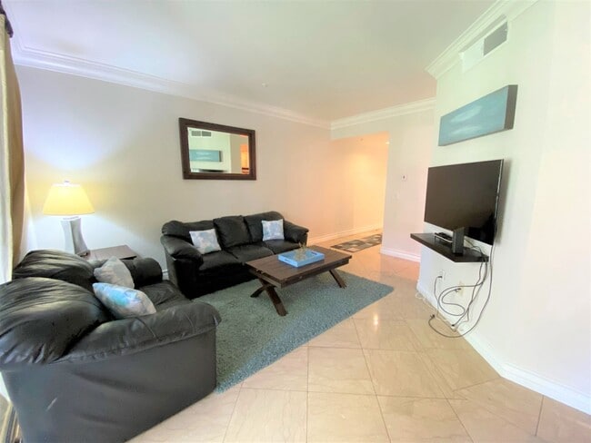 Building Photo - Beautiful Fully Furnished 1 bedroom just b...