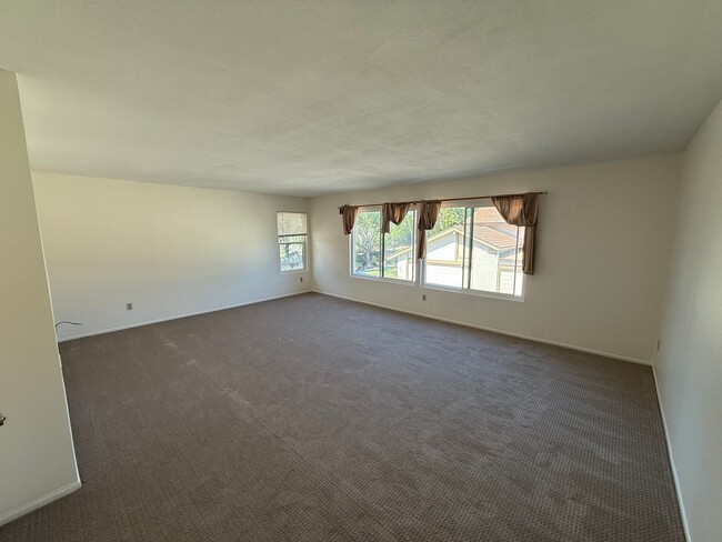 Building Photo - Two-Story 3 Bed, 3 Bath with Bonus Room in...