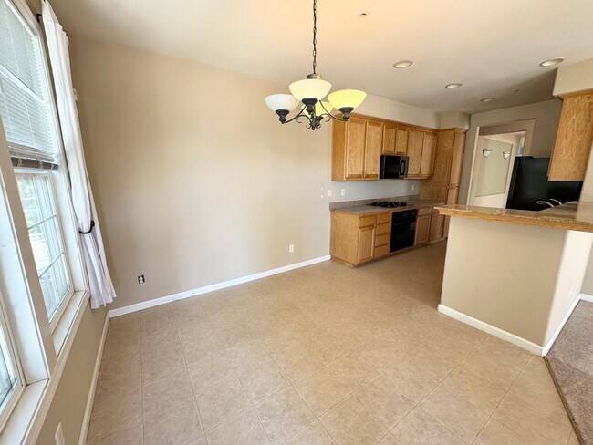 Building Photo - Perfect Shape Dublin Ranch Village Propert...