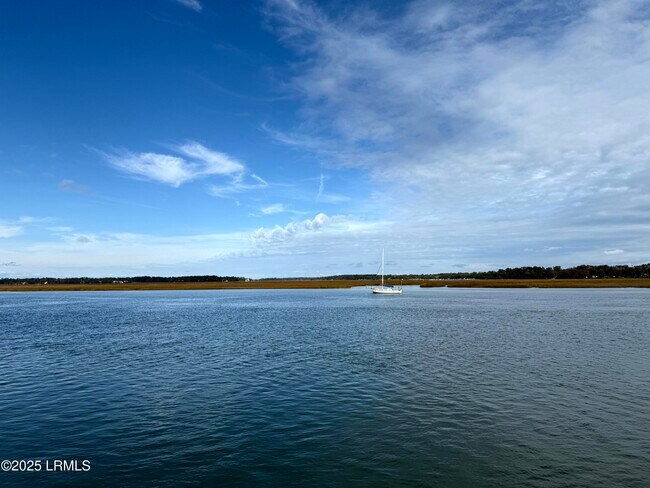 Building Photo - 54 Battery Crk Clb Dr