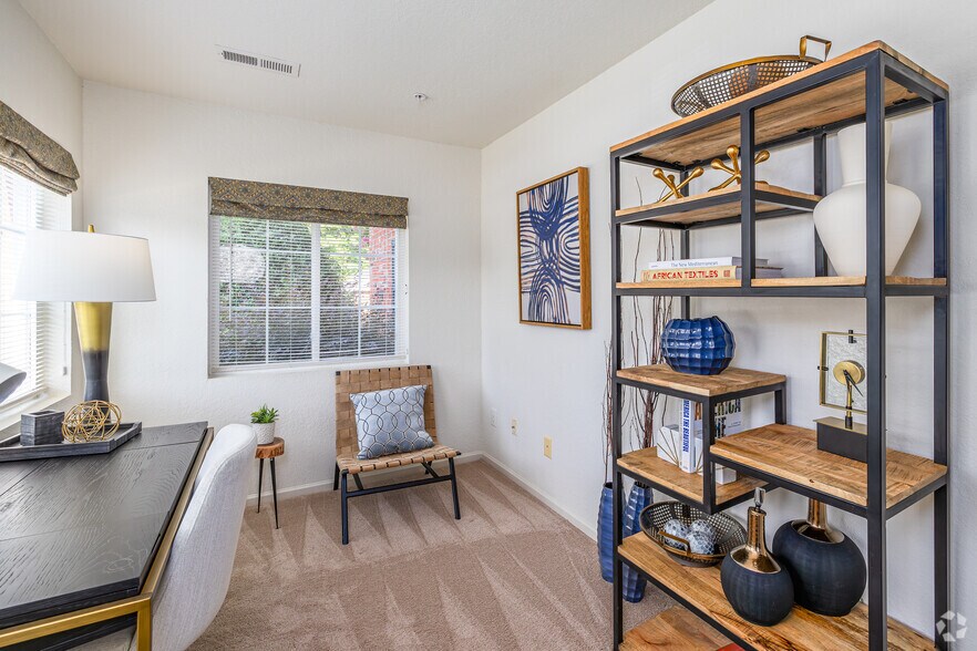 2BR, 2BA - 1,035SF - Sunroom - Copper Mill Village