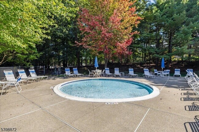 Building Photo - 56 Maple Ln