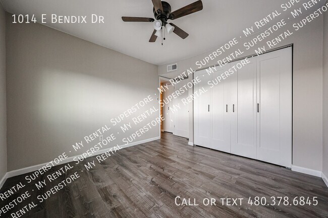 Building Photo - 1014 E Bendix Dr