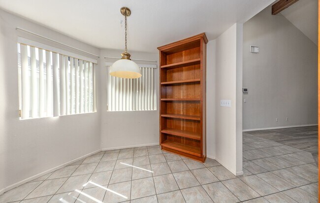Building Photo - Beautiful Remodeled 2-Bedroom Single-Story Condo