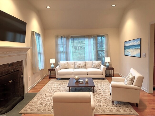 Building Photo - 5 Howes Ct