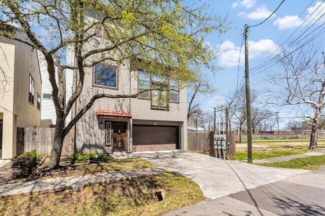 Building Photo - 6014 Hamman St