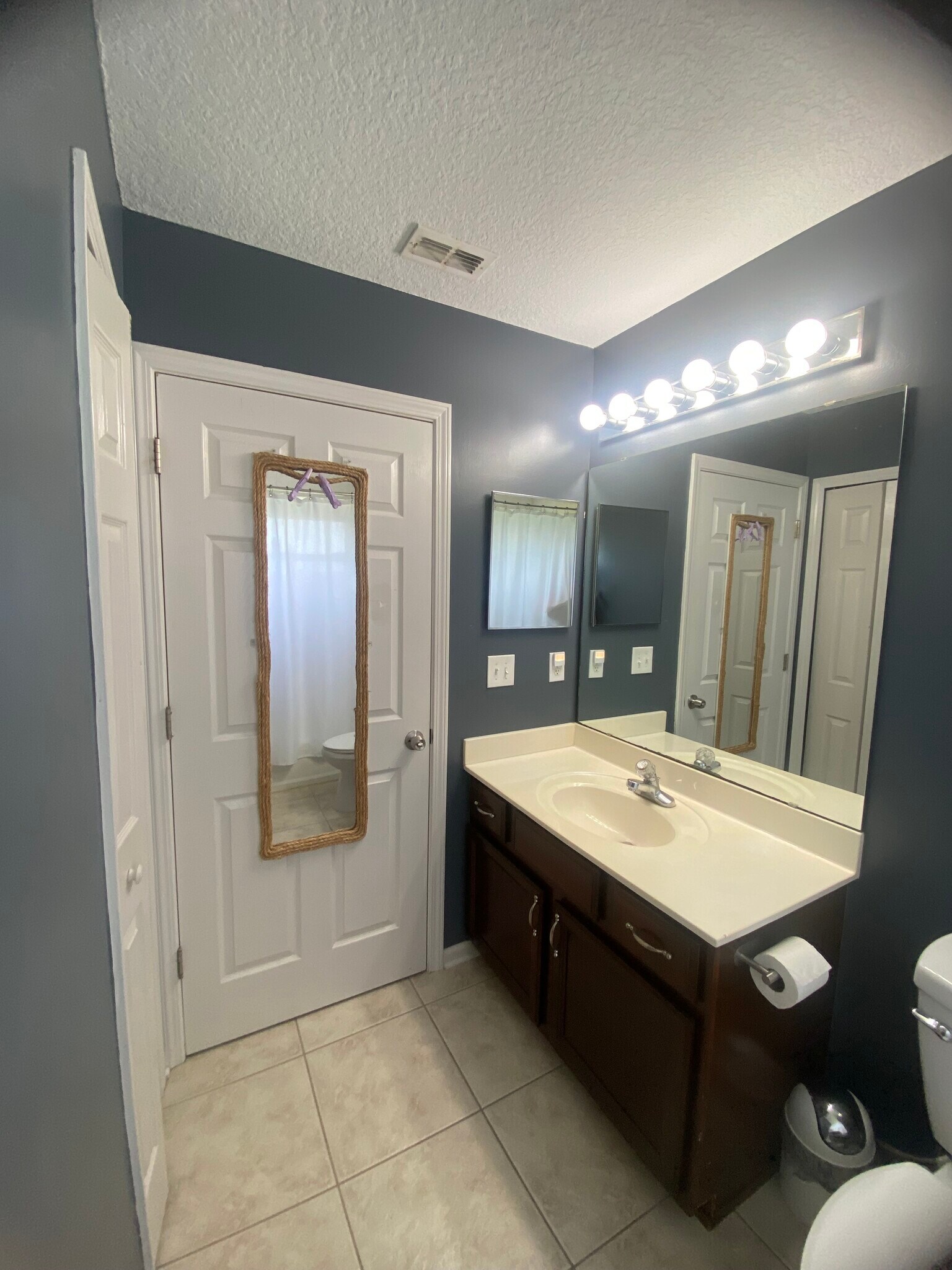 Building Photo - 437 Lake Monroe Pl