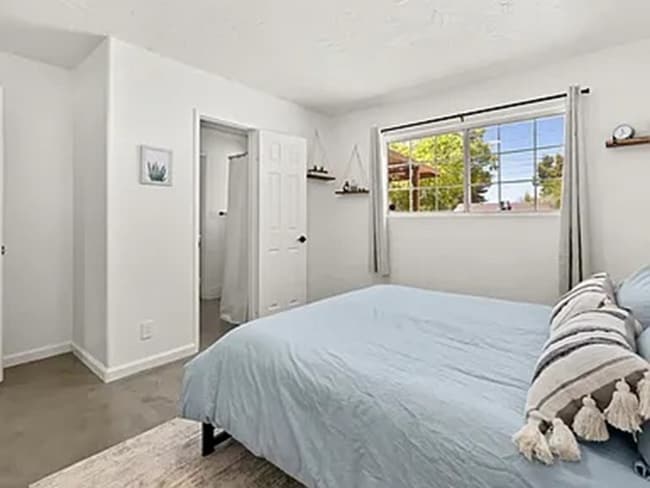 Building Photo - 7076 La Habra Ave