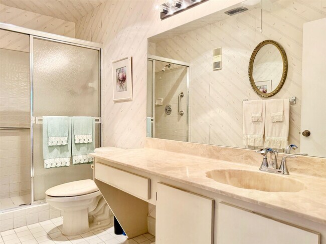 Building Photo - 10851 Palm Lake Ave