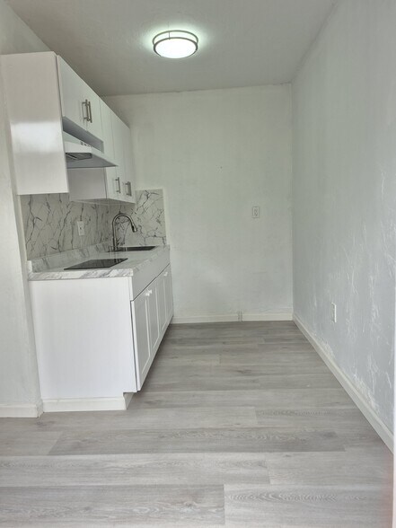 Building Photo - 628 SW Krome Ter