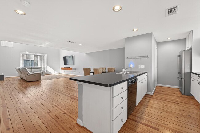 Building Photo - 6911 Yellowstone Way Dr