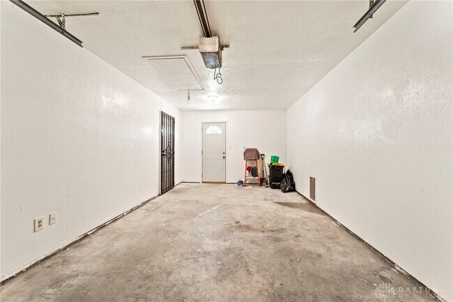Building Photo - 10975 Comanche Dr
