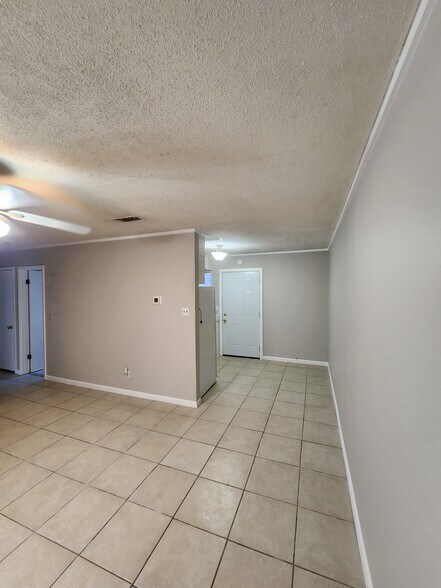 Building Photo - 6435 Open Rose Dr