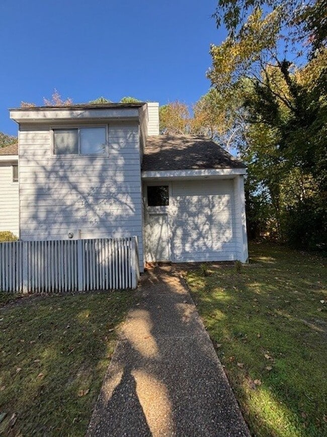 Building Photo - 124 Governor Berkeley Rd