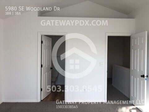 Building Photo - 5980 SE Woodland Dr